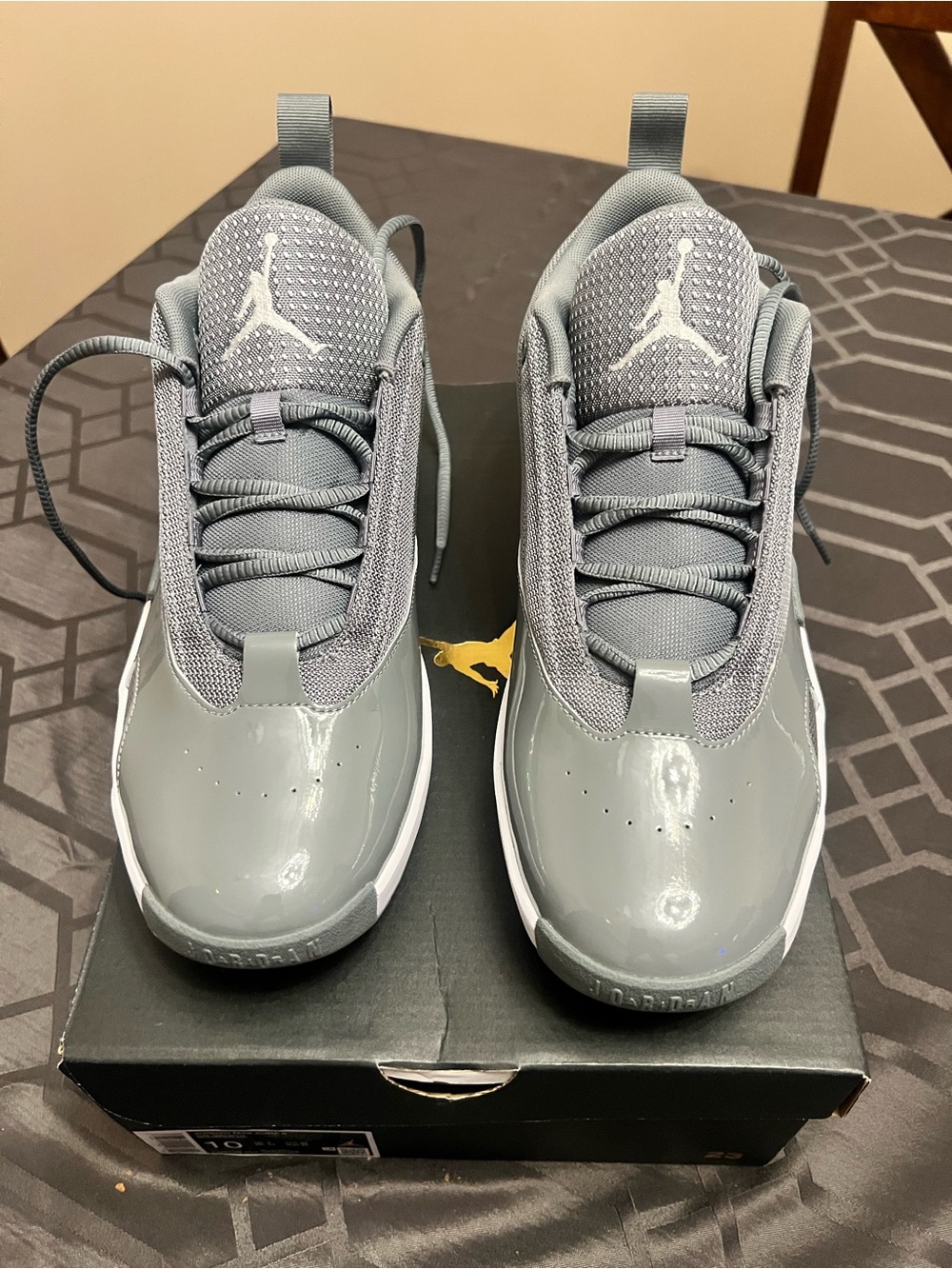 Jordan Max Aura 6- like new